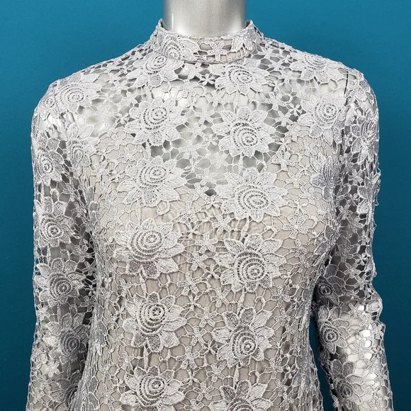 🆕️ 🎬 CLUB L LONDON Silver Crochet Lace Midi Dress // (NWT) - Picture 2 of 12